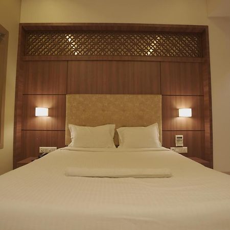 Hotel Mathoshree Thane Eksteriør bilde