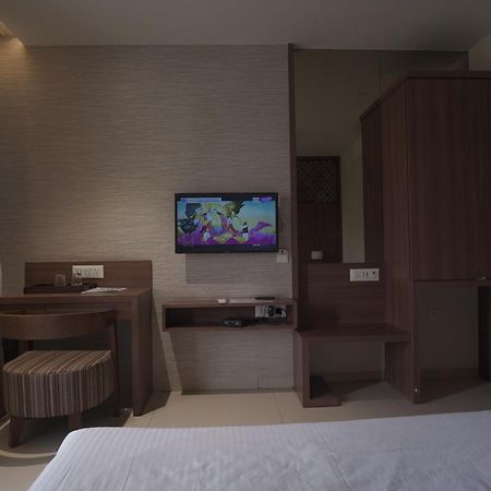 Hotel Mathoshree Thane Eksteriør bilde