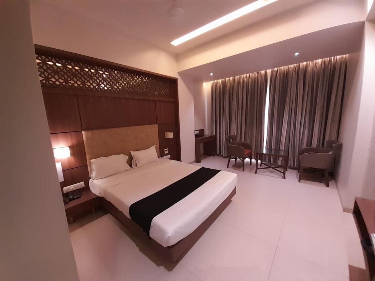 Hotel Mathoshree Thane Eksteriør bilde