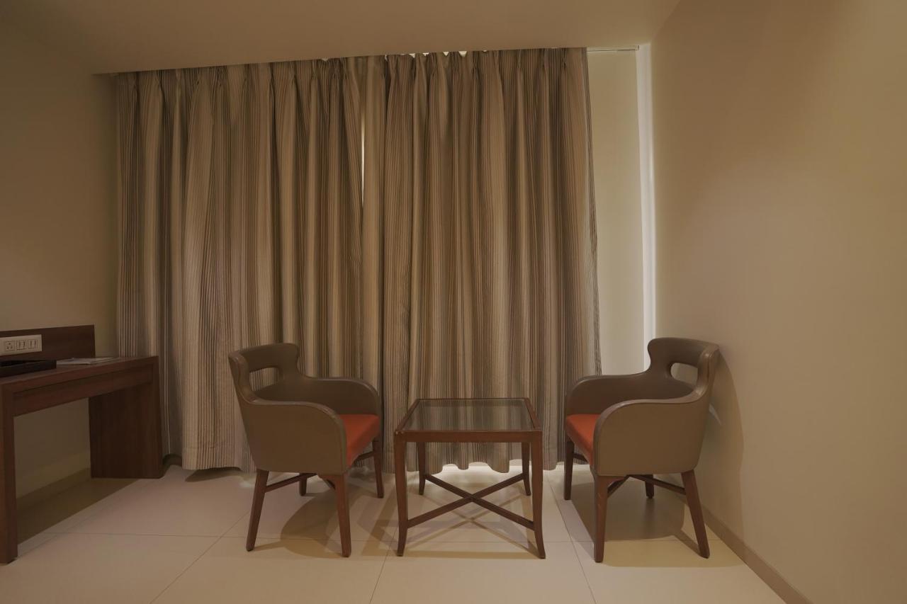 Hotel Mathoshree Thane Eksteriør bilde