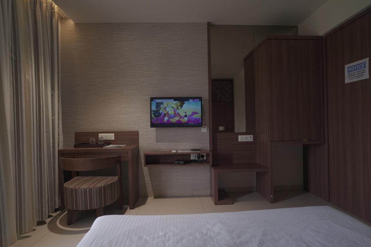 Hotel Mathoshree Thane Eksteriør bilde