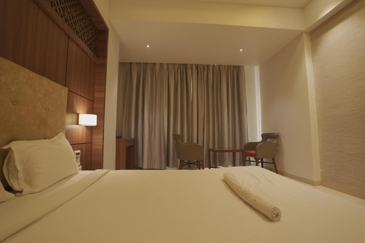 Hotel Mathoshree Thane Eksteriør bilde