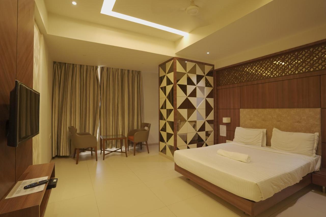 Hotel Mathoshree Thane Eksteriør bilde