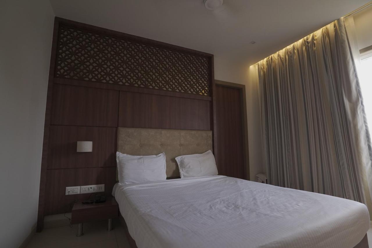 Hotel Mathoshree Thane Eksteriør bilde