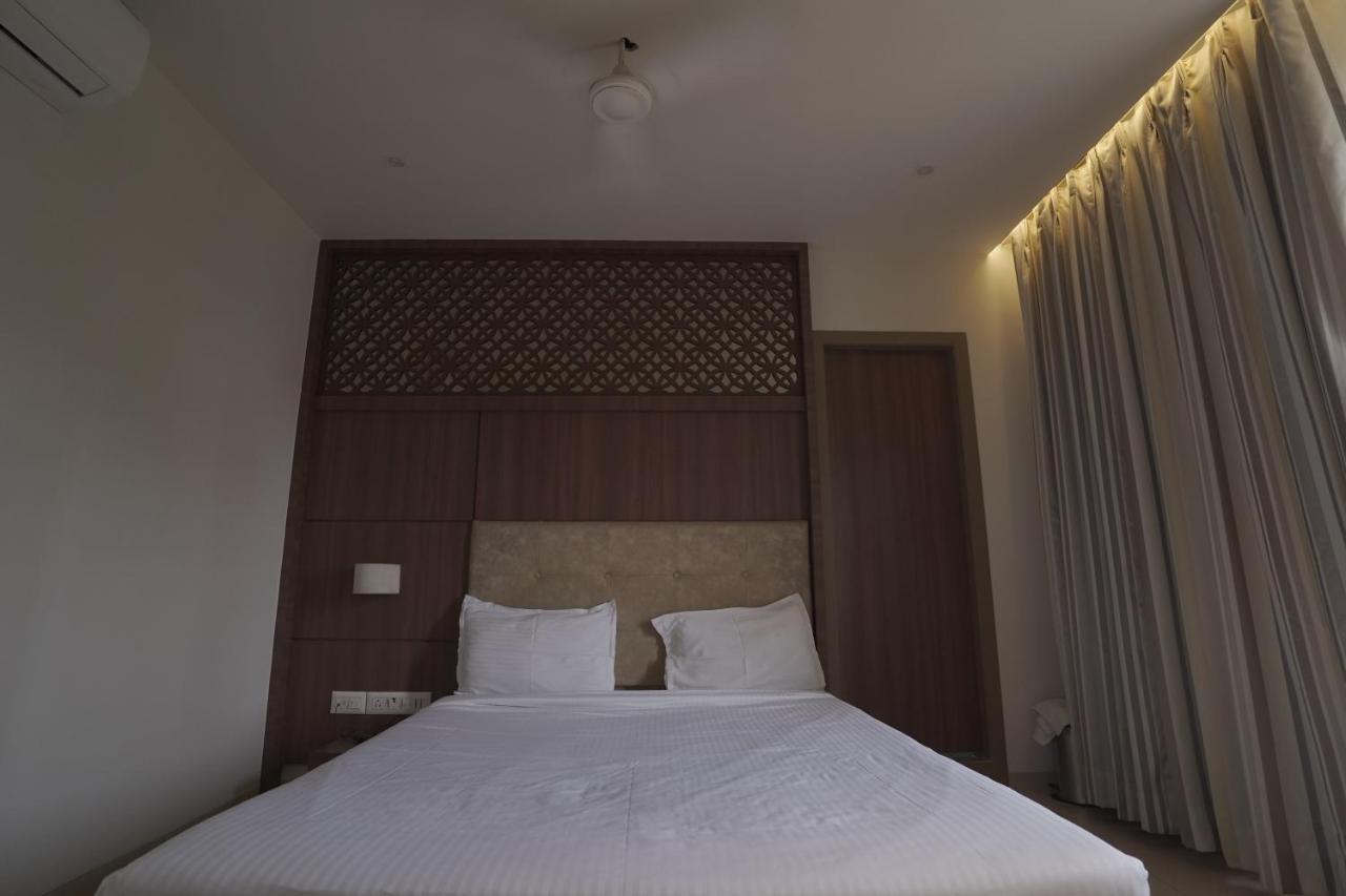 Hotel Mathoshree Thane Eksteriør bilde