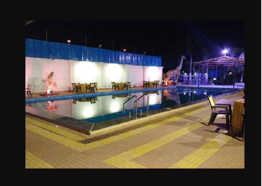 Hotel Mathoshree Thane Eksteriør bilde